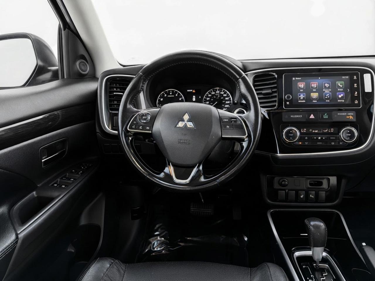 2018 Mitsubishi Outlander ES Photo