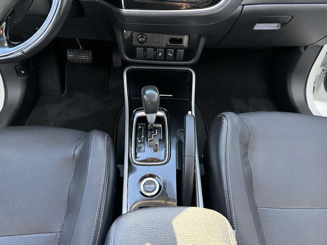 2018 Mitsubishi Outlander ES Photo