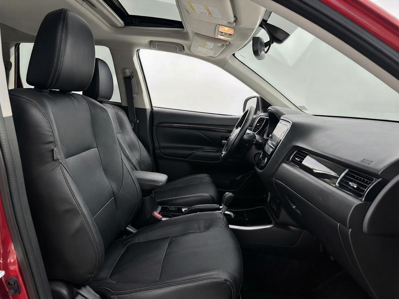 2018 Mitsubishi Outlander ES Photo