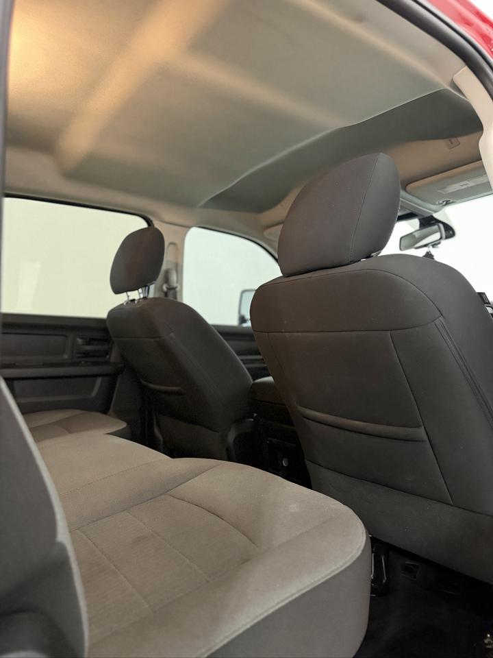 2022 RAM 1500 Classic EXPRESS 4X4 CREW CAB 5'7" BOX Photo