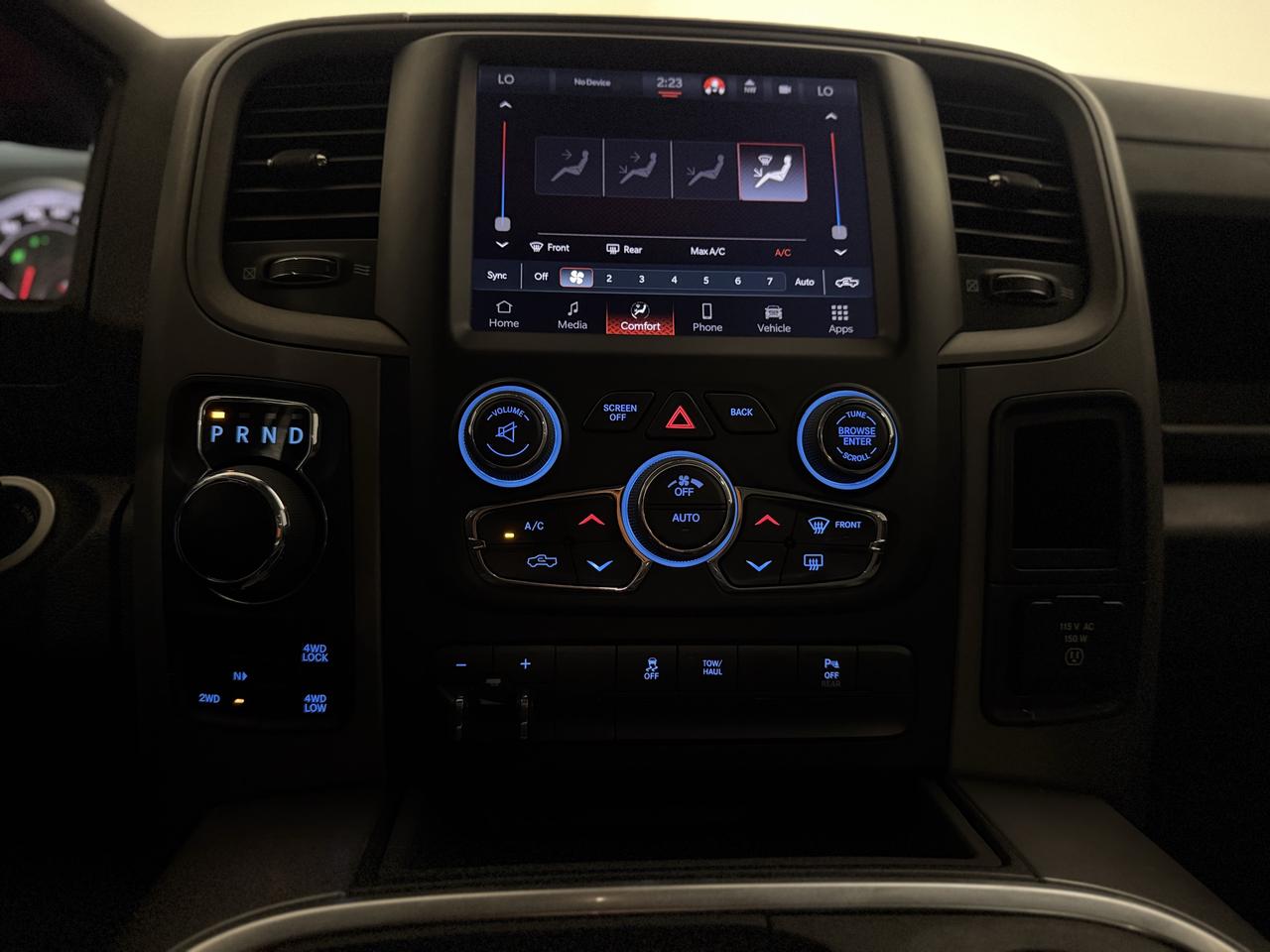 2022 RAM 1500 Classic EXPRESS 4X4 CREW CAB 5'7" BOX Photo