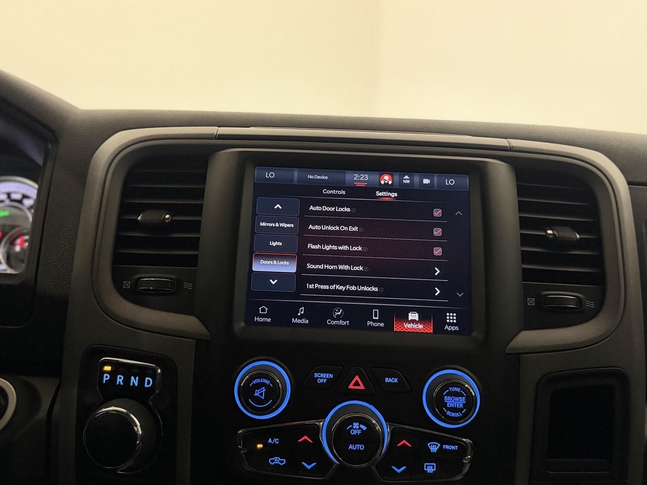 2022 RAM 1500 Classic EXPRESS 4X4 CREW CAB 5'7" BOX Photo