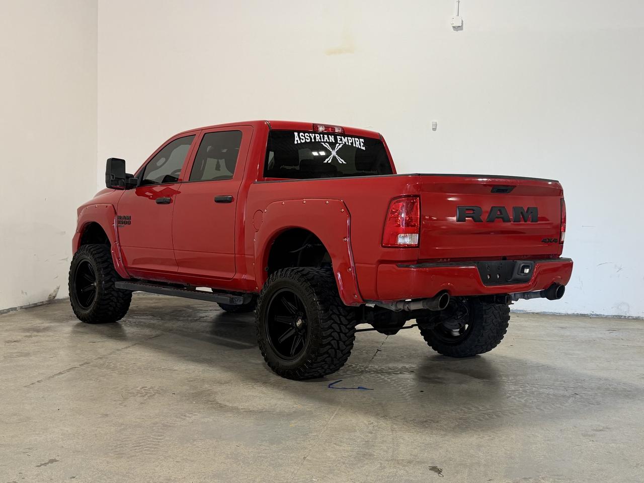 2022 RAM 1500 Classic EXPRESS 4X4 CREW CAB 5'7" BOX Photo