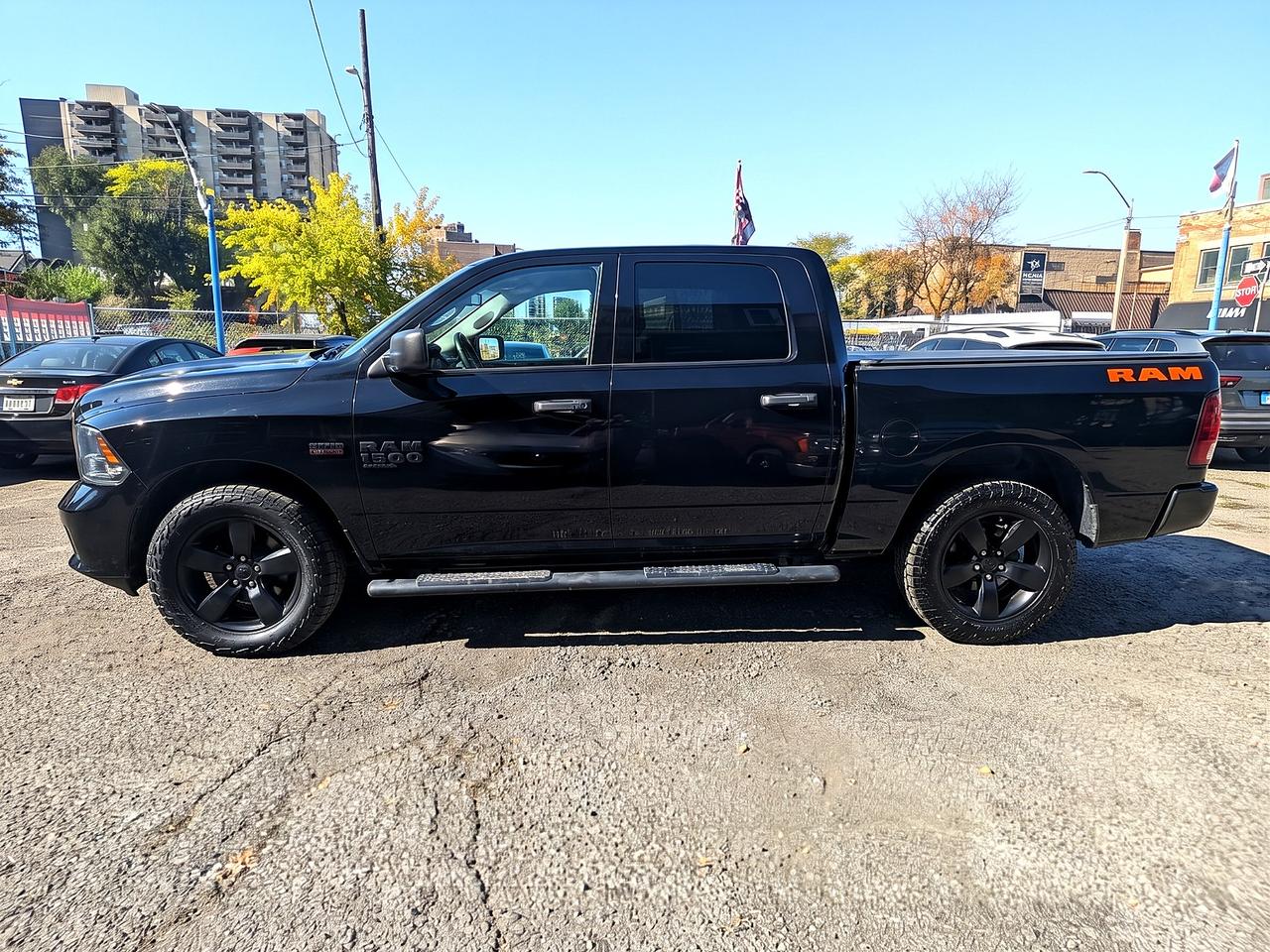 2020 RAM 1500 Classic EXPRESS 4X4 CREW CAB 5'7" BOX Photo2