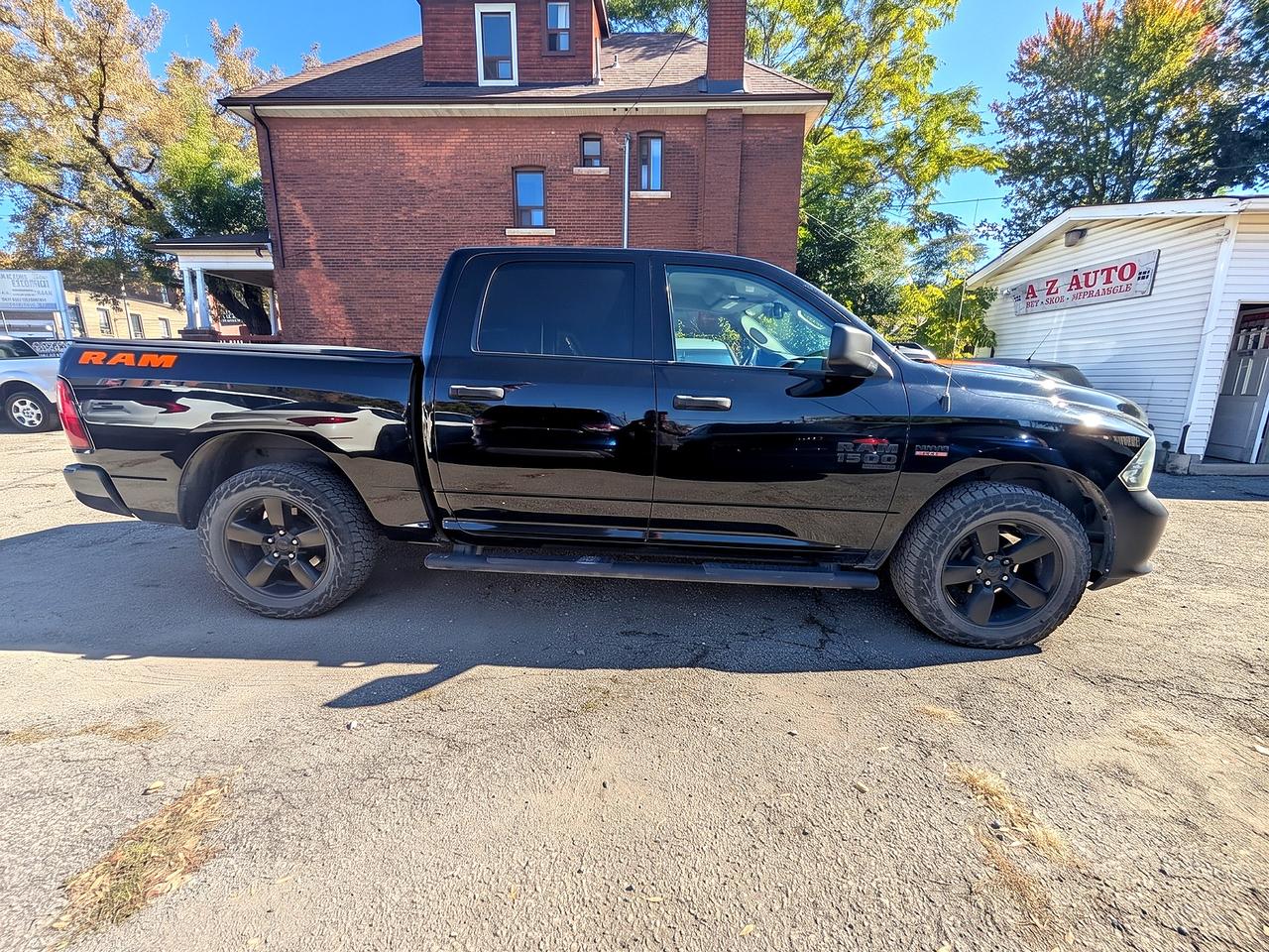 2020 RAM 1500 Classic EXPRESS 4X4 CREW CAB 5'7" BOX Photo