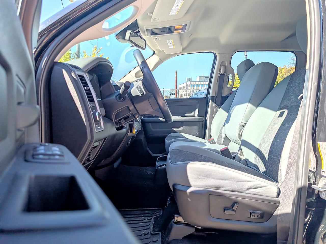2020 RAM 1500 Classic EXPRESS 4X4 CREW CAB 5'7" BOX Photo
