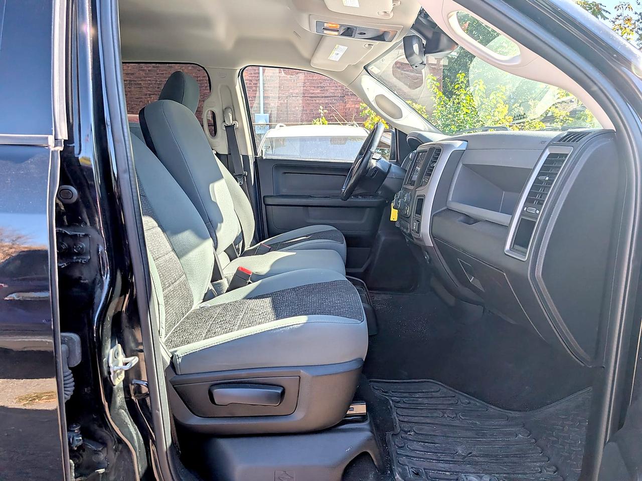 2020 RAM 1500 Classic EXPRESS 4X4 CREW CAB 5'7" BOX Photo