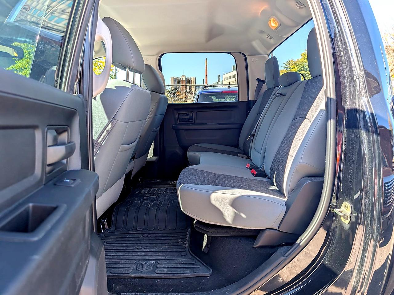 2020 RAM 1500 Classic EXPRESS 4X4 CREW CAB 5'7" BOX Photo