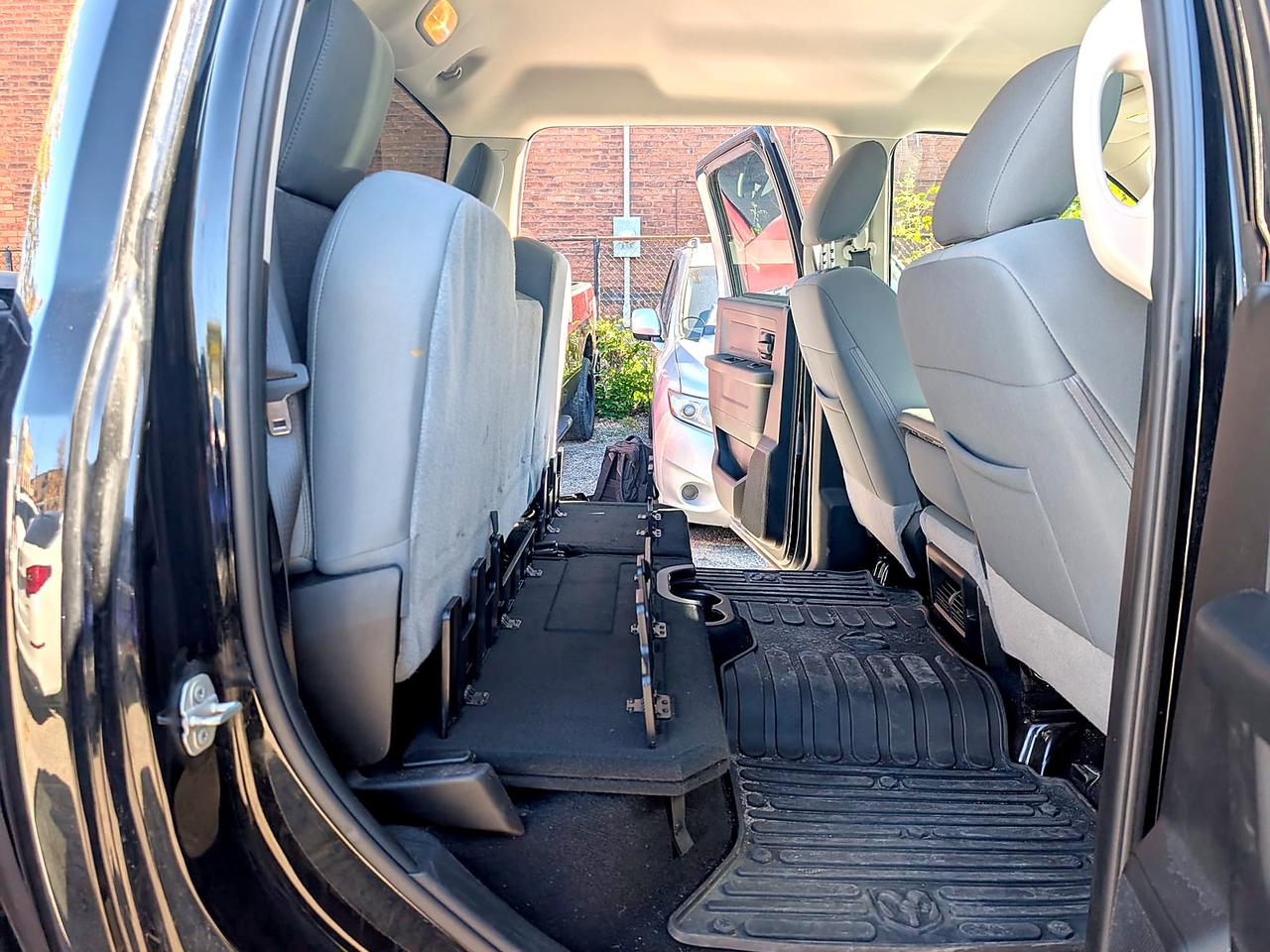 2020 RAM 1500 Classic EXPRESS 4X4 CREW CAB 5'7" BOX Photo