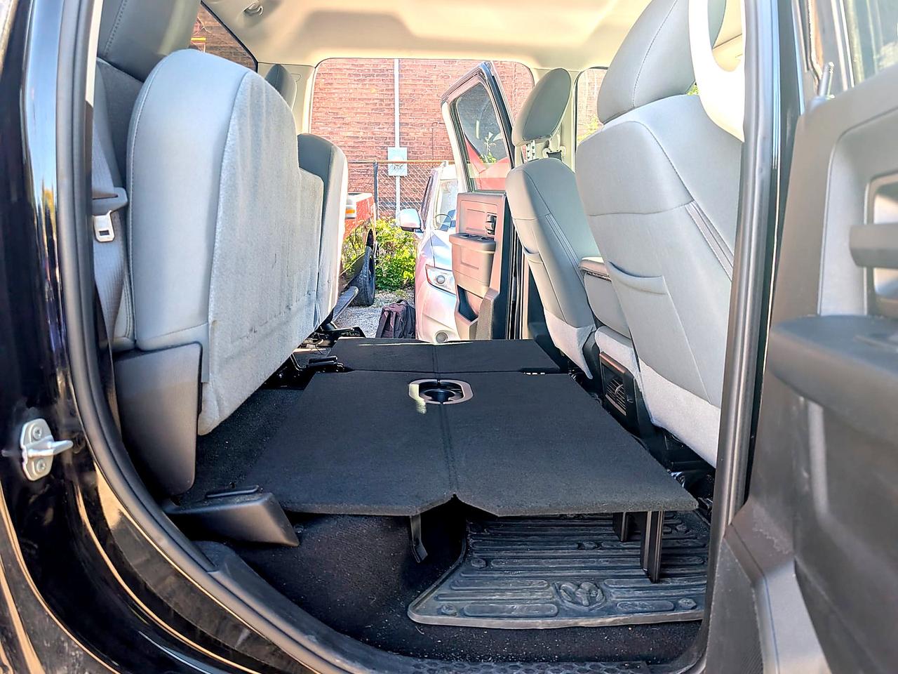 2020 RAM 1500 Classic EXPRESS 4X4 CREW CAB 5'7" BOX Photo