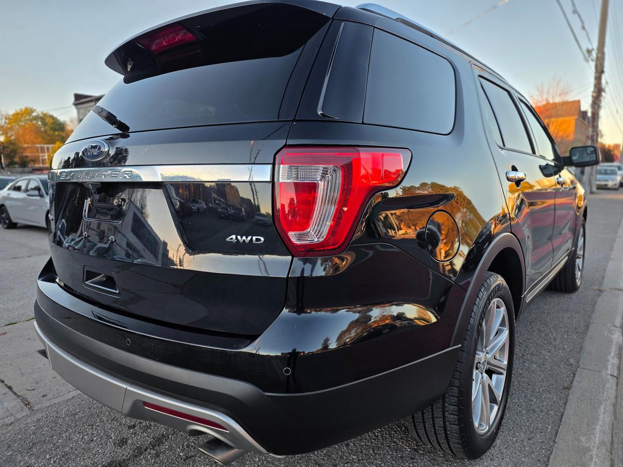 2017 Ford Explorer LIMITED Photo