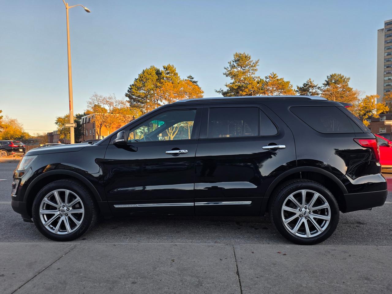 2017 Ford Explorer LIMITED Photo