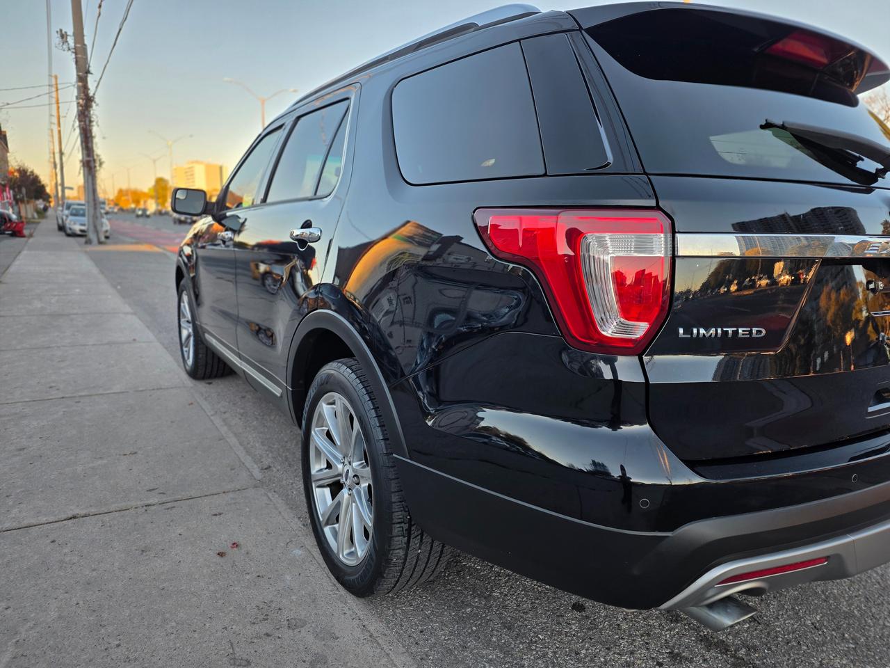 2017 Ford Explorer LIMITED Photo