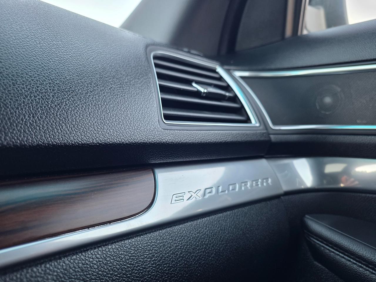 2017 Ford Explorer LIMITED Photo