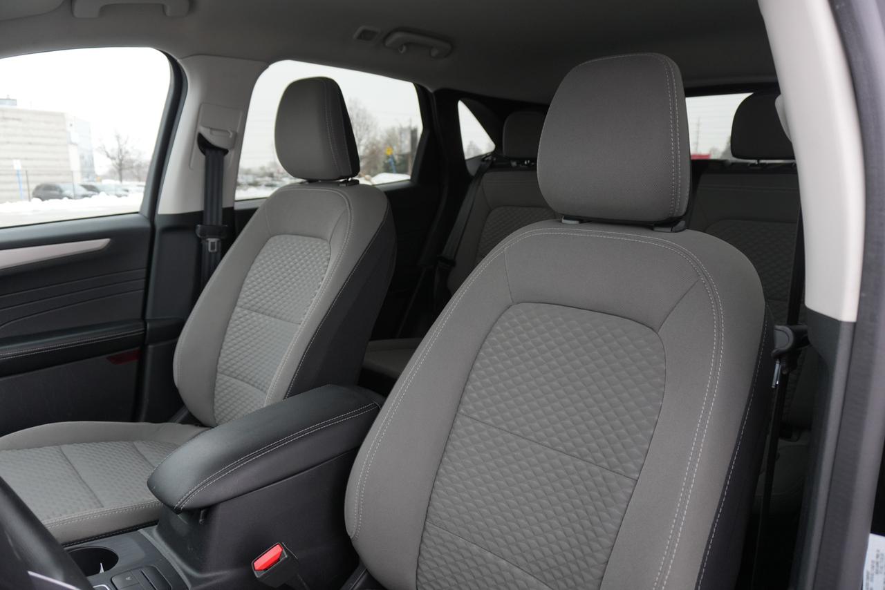 2021 Ford Escape SE Photo