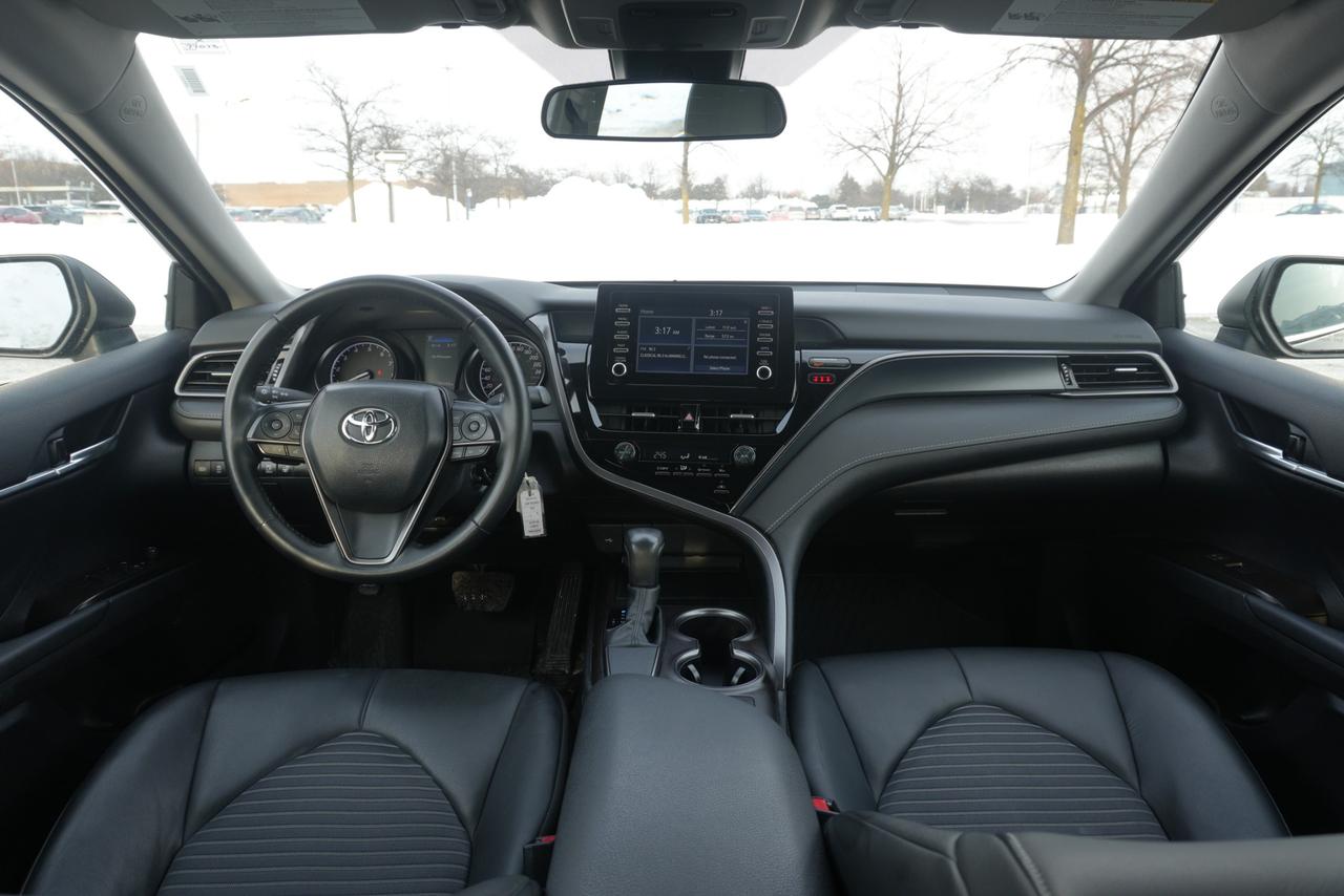 2024 Toyota Camry SE Photo