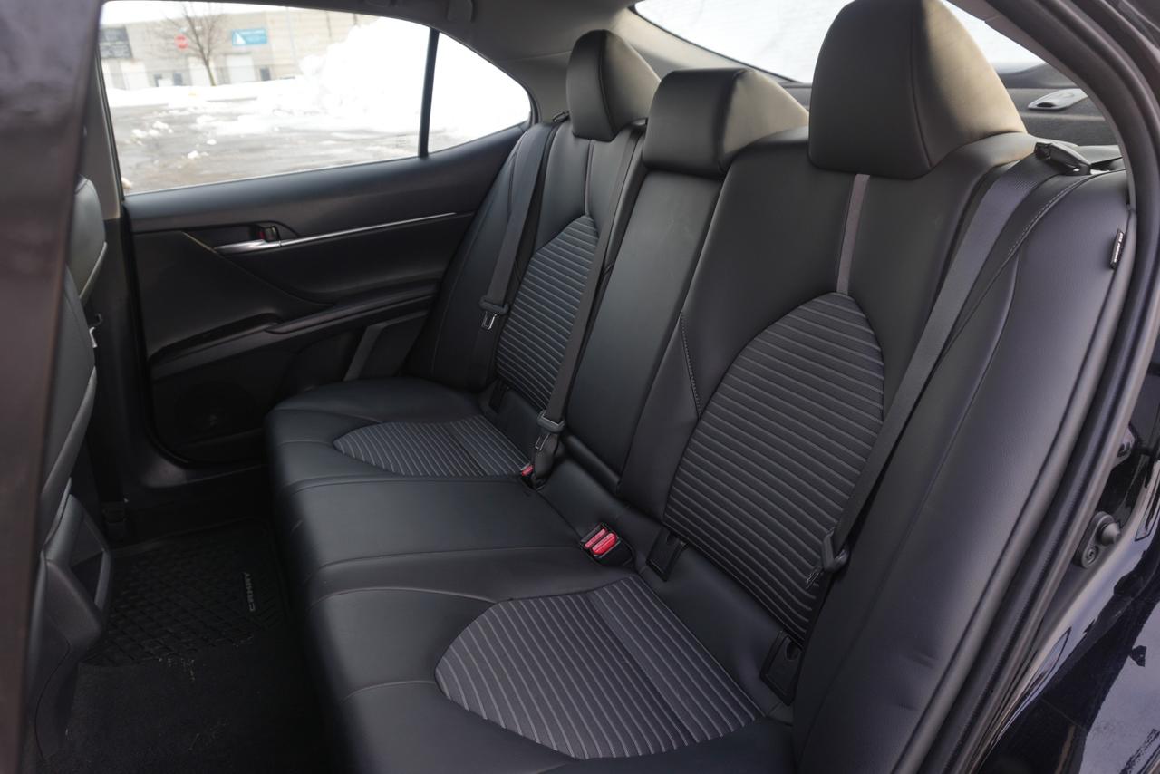 2024 Toyota Camry SE Photo