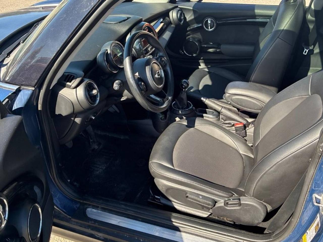 2016 MINI Cooper Hardtop 2 Door * NO ACCIDENTS * LOW KM COOPER Photo
