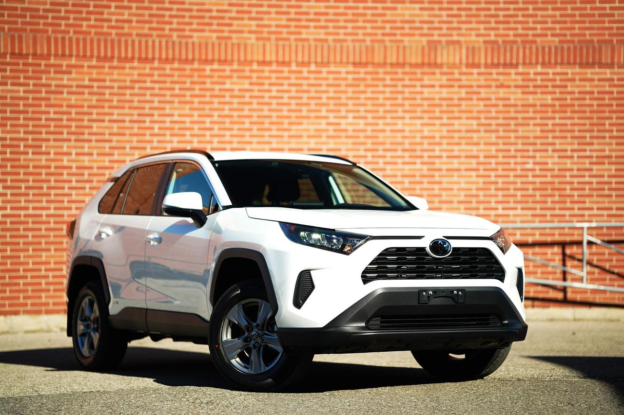 2025 Toyota RAV4 LE Photo