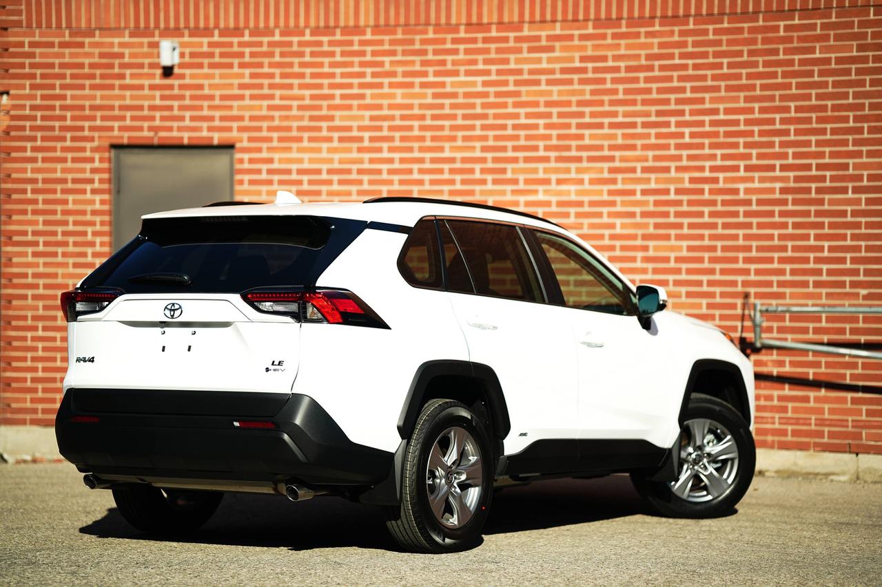 2025 Toyota RAV4 LE Photo3