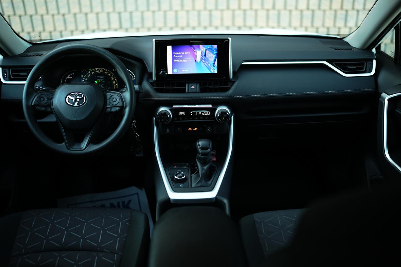 2025 Toyota RAV4 LE Photo
