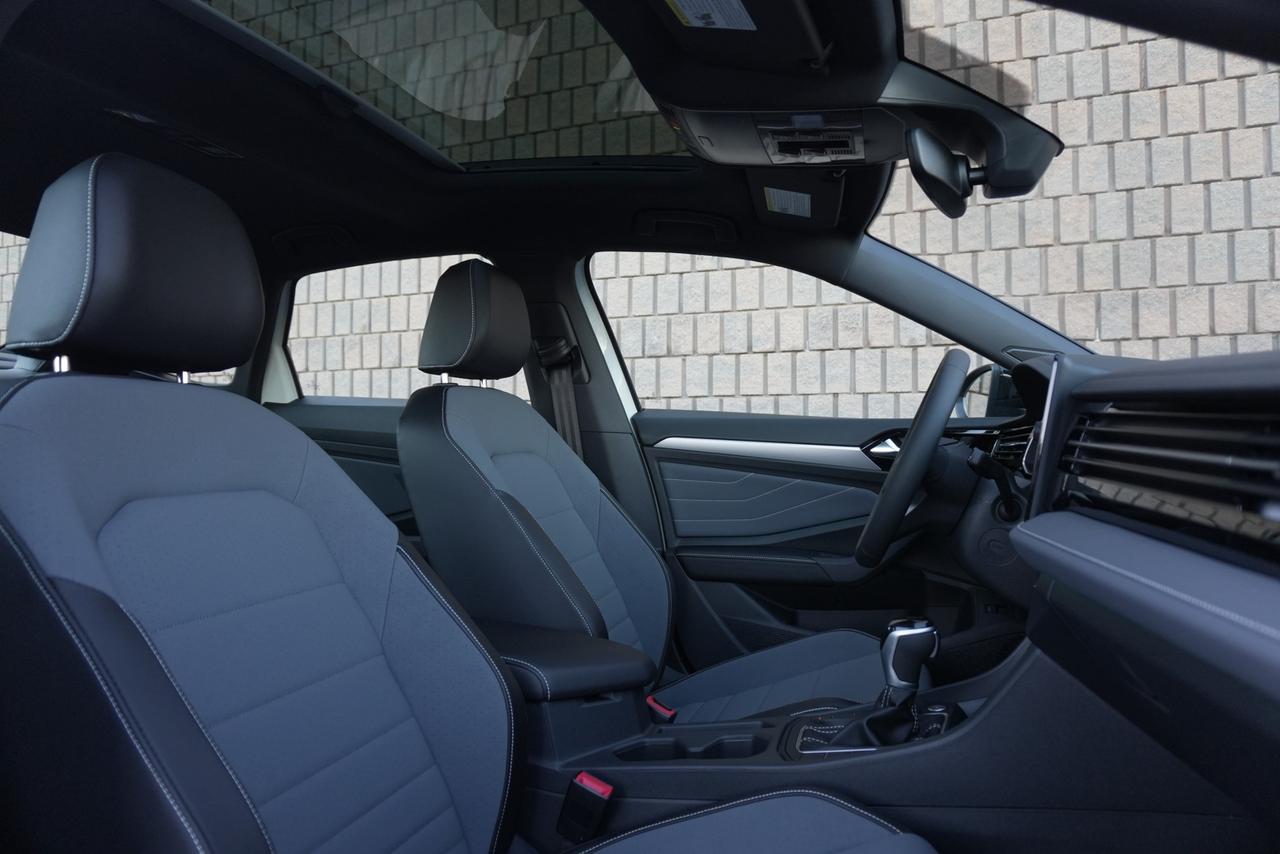 2026 Volkswagen Jetta Comfortline sports Photo