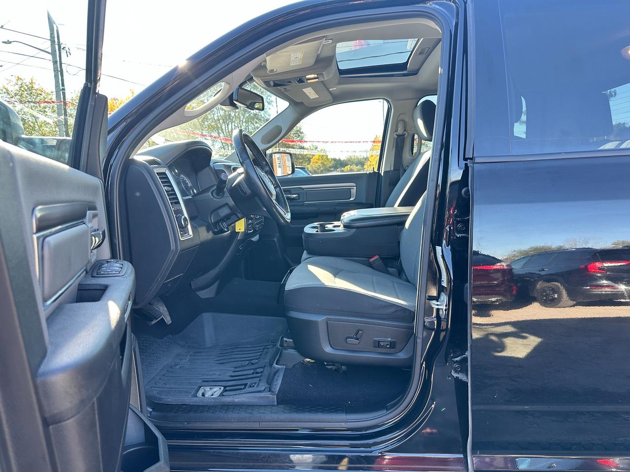 2023 RAM 1500 Classic SLT Crew 4x4 HEMI HTD-Cloth 6-Pass Bluetooth XM Photo