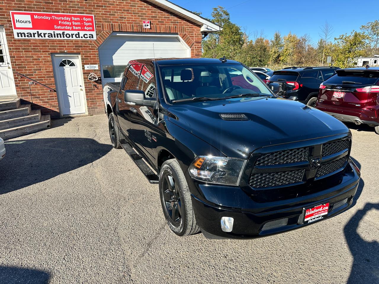 2023 RAM 1500 Classic SLT Crew 4x4 HEMI HTD-Cloth 6-Pass Bluetooth XM Photo