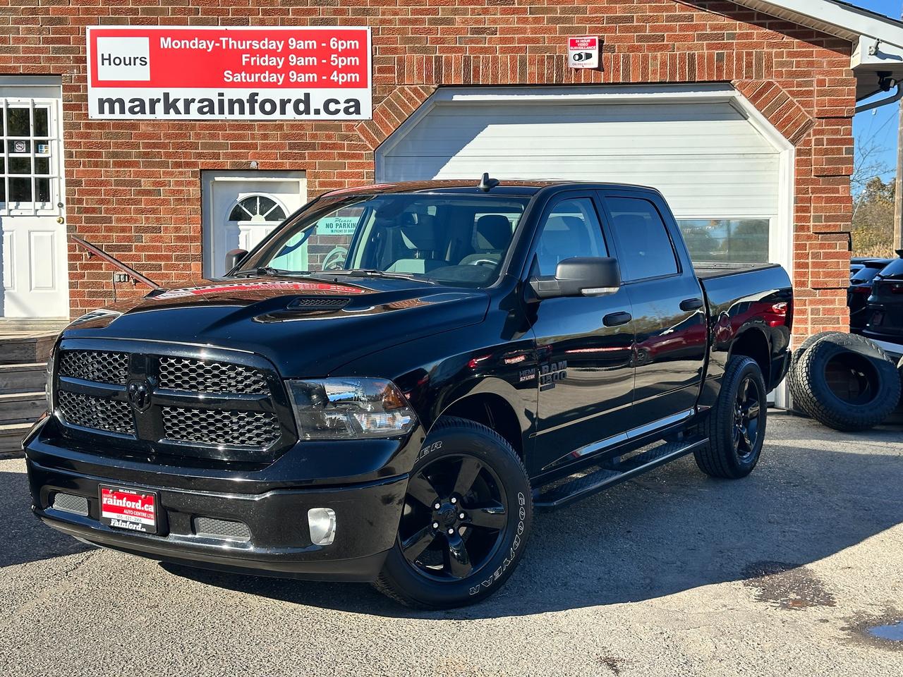 2023 RAM 1500 Classic SLT Crew 4x4 HEMI HTD-Cloth 6-Pass Bluetooth XM Photo