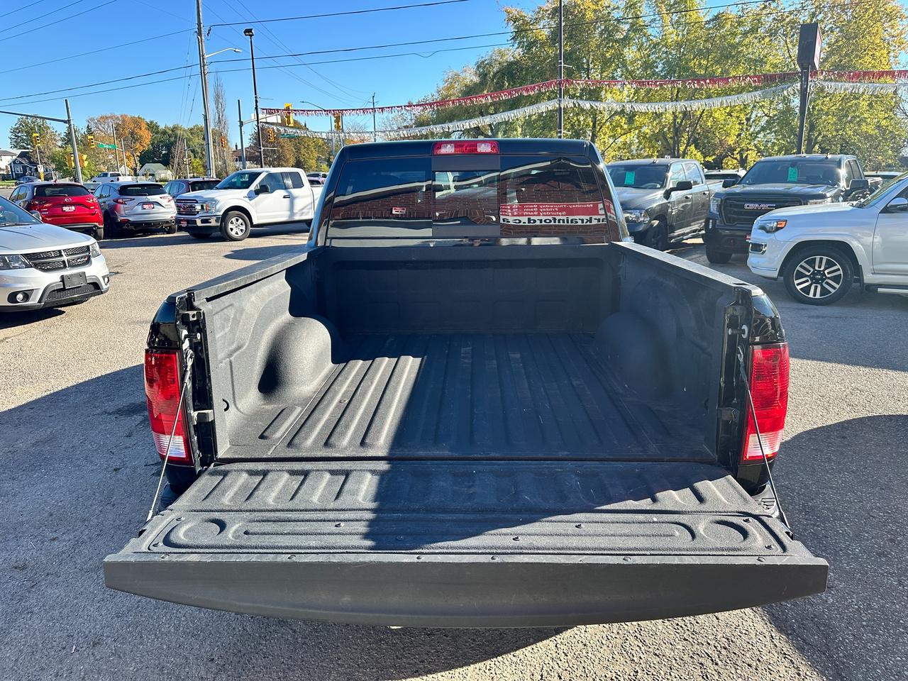 2023 RAM 1500 Classic SLT Crew 4x4 HEMI HTD-Cloth 6-Pass Bluetooth XM Photo