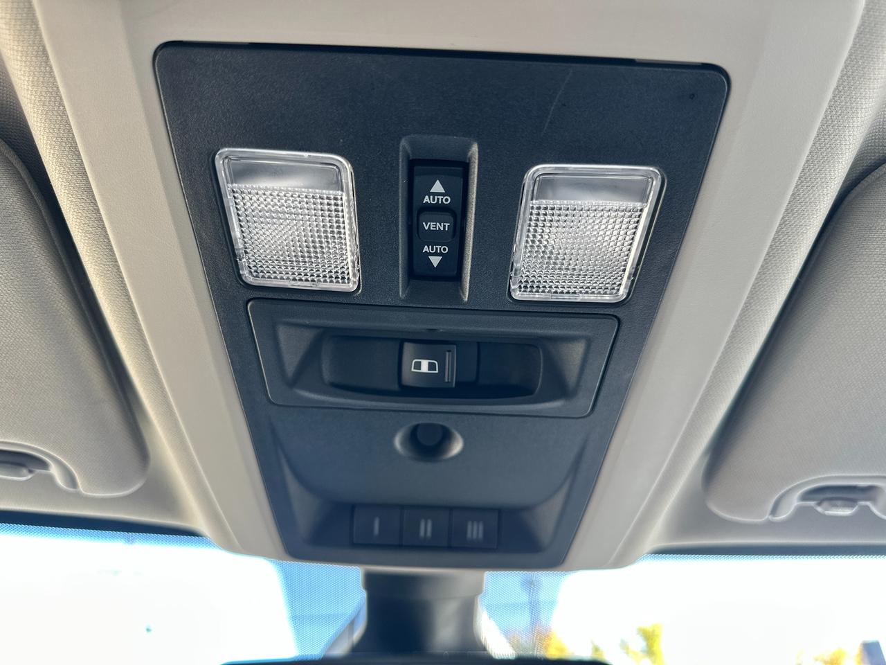 2023 RAM 1500 Classic SLT Crew 4x4 HEMI HTD-Cloth 6-Pass Bluetooth XM Photo