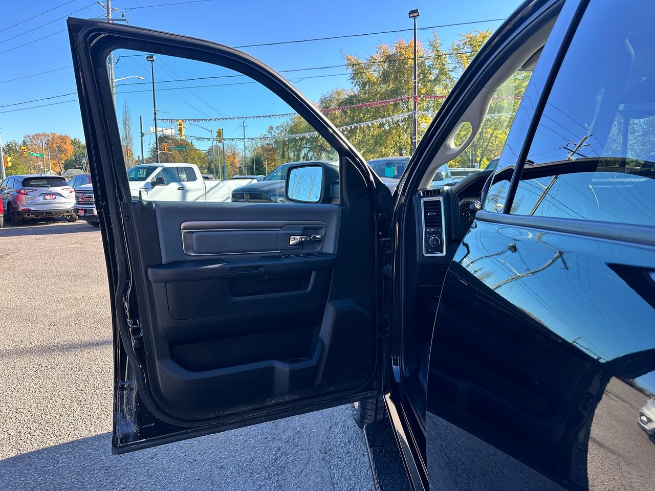2023 RAM 1500 Classic SLT Crew 4x4 HEMI HTD-Cloth 6-Pass Bluetooth XM Photo