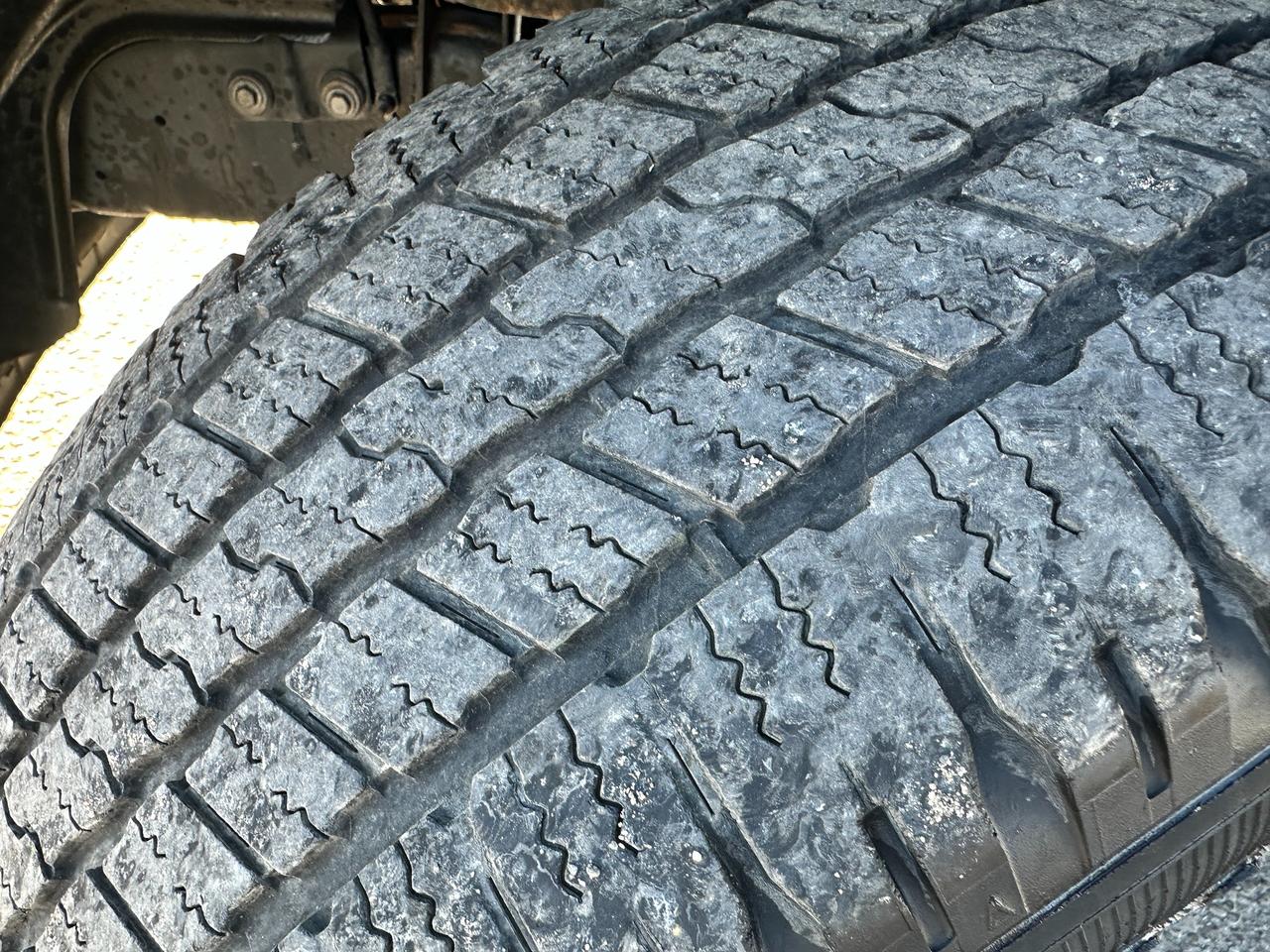 2023 RAM 1500 Classic SLT Crew 4x4 HEMI HTD-Cloth 6-Pass Bluetooth XM Photo