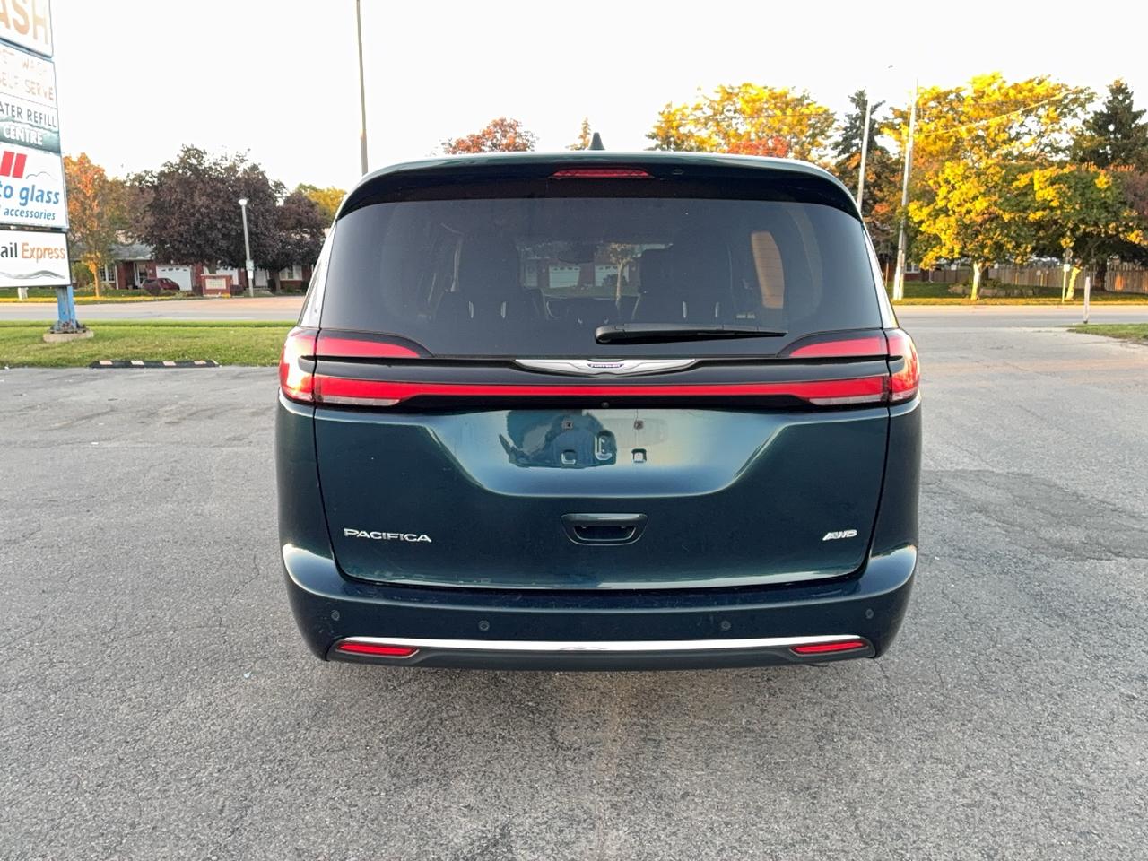 2023 Chrysler Pacifica TOURING L AWD 3.6L 6cyl 7Pass LeatherHeatedSeats Photo