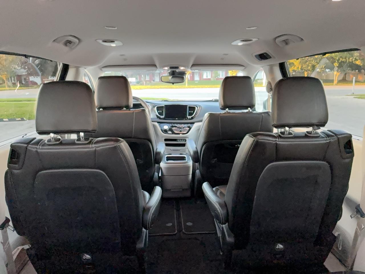2023 Chrysler Pacifica TOURING L AWD 3.6L 6cyl 7Pass LeatherHeatedSeats Photo