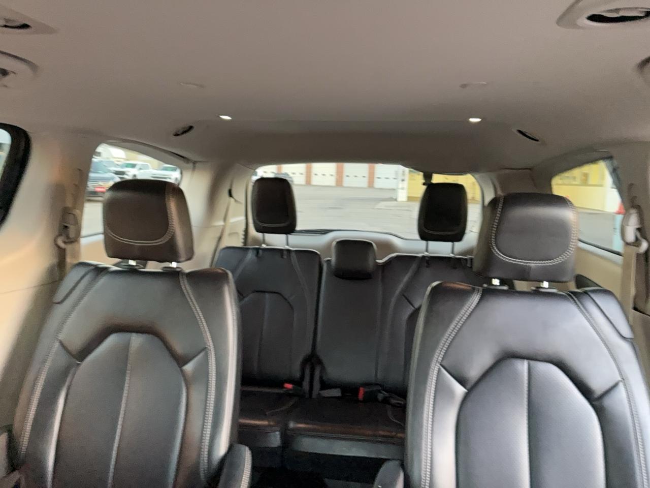 2023 Chrysler Pacifica TOURING L AWD 3.6L 6cyl 7Pass LeatherHeatedSeats Photo