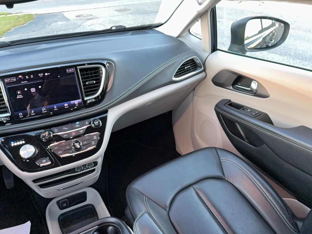 2023 Chrysler Pacifica TOURING L AWD 3.6L 6cyl 7Pass LeatherHeatedSeats Photo