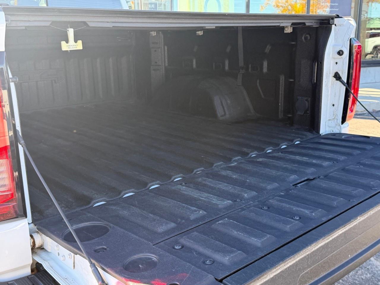 2023 GMC Sierra 1500 Crew Cab Short Box 4-Wheel Drive AT4 Photo