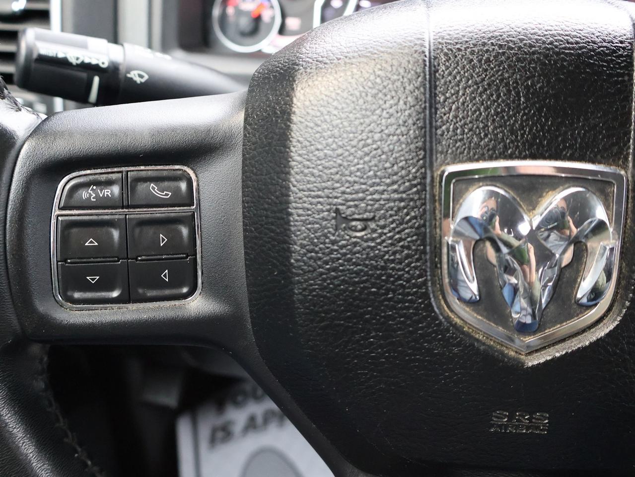 2018 RAM 1500 DIESEL TURBO OUTDOORSMAN 4WD CREW *ACCIDENT FREE*1 OWNER*DODGE MAINTAIN* CAMERA BLUETOOTH HEATED SEATS CRUISE ALLOYS Photo