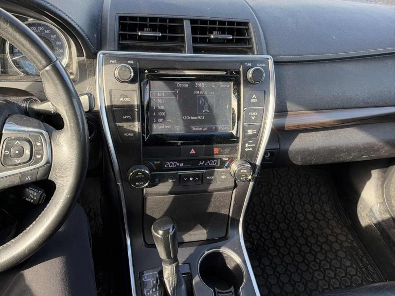 2015 Toyota Camry XLE | FULLY CERTIFIED WITH WARRANTY Photo4