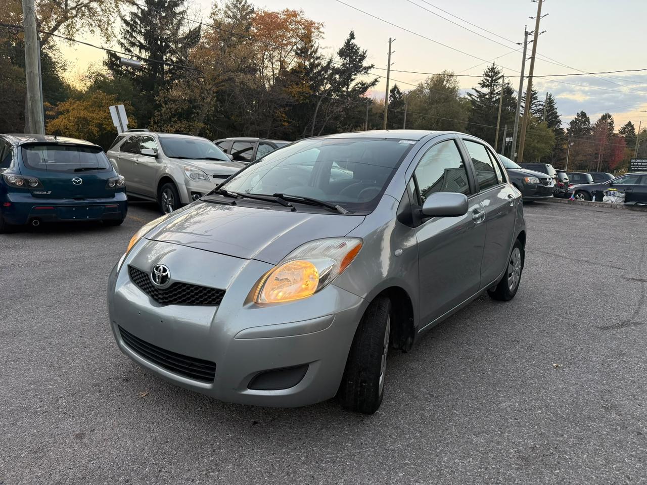 2010 Toyota Yaris LE Photo5