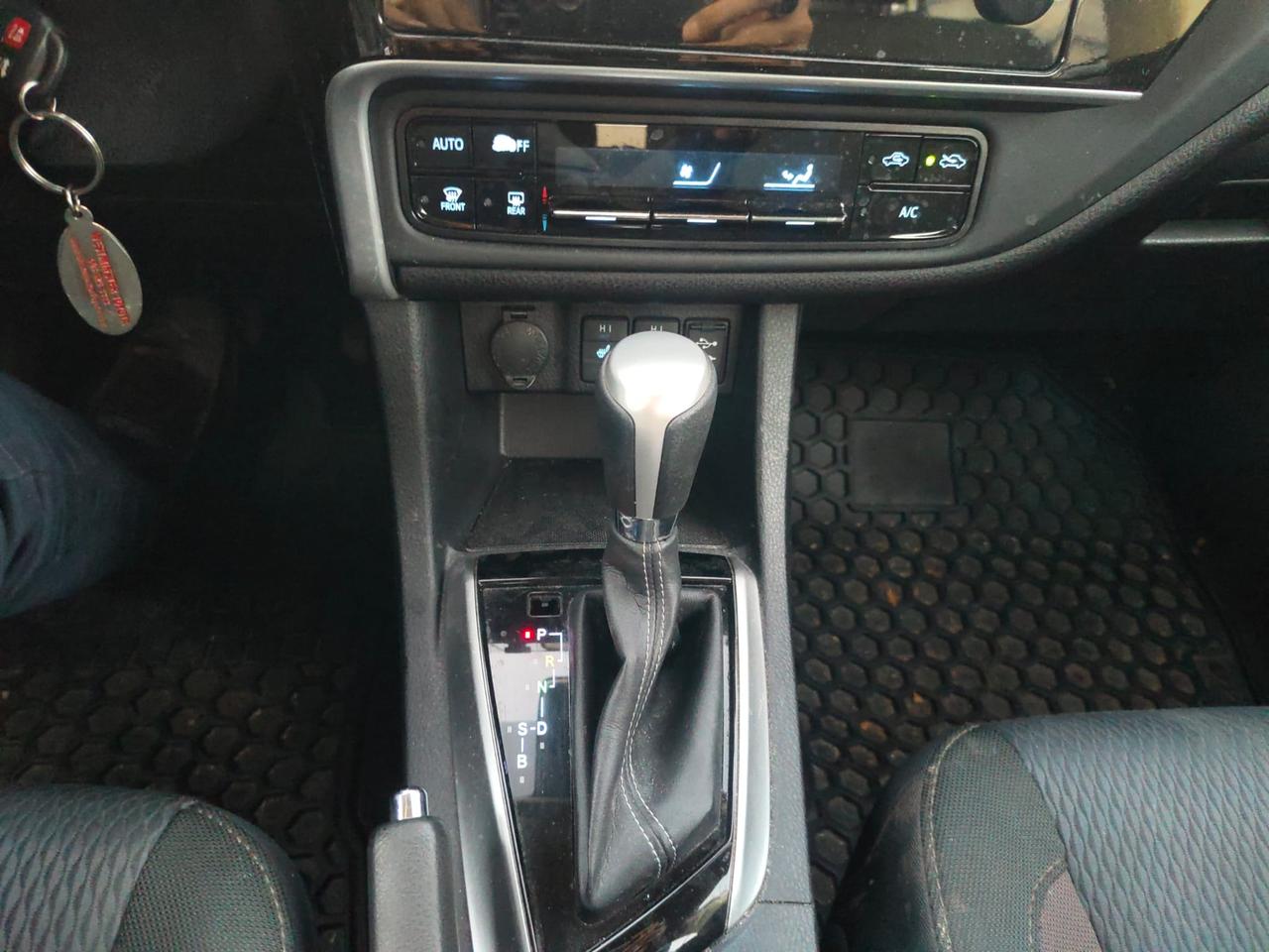 2017 Toyota Corolla LE - Photo #14