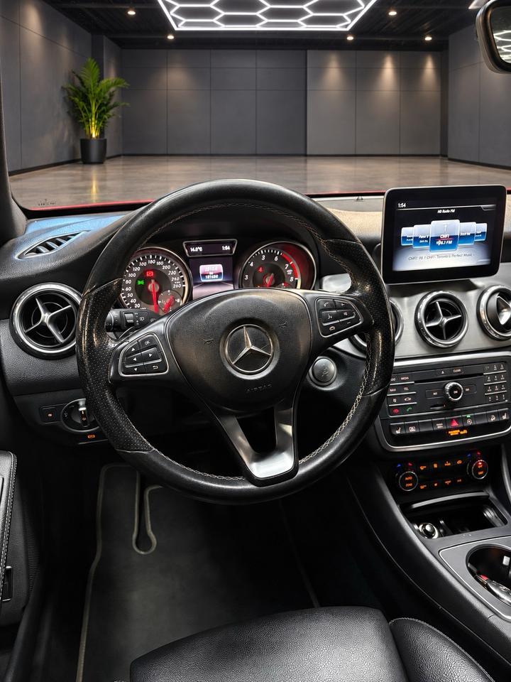 2017 Mercedes-Benz GL-Class 4MATIC 4dr GLA 250 Photo4