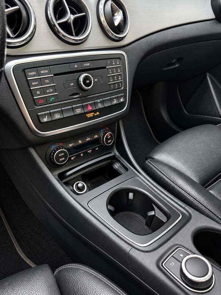 2017 Mercedes-Benz GL-Class 4MATIC 4dr GLA 250 Photo