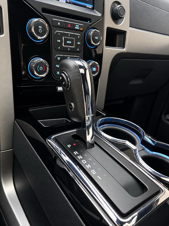 2014 Ford F-150 4WD SUPERCREW 145" LIMITED Photo