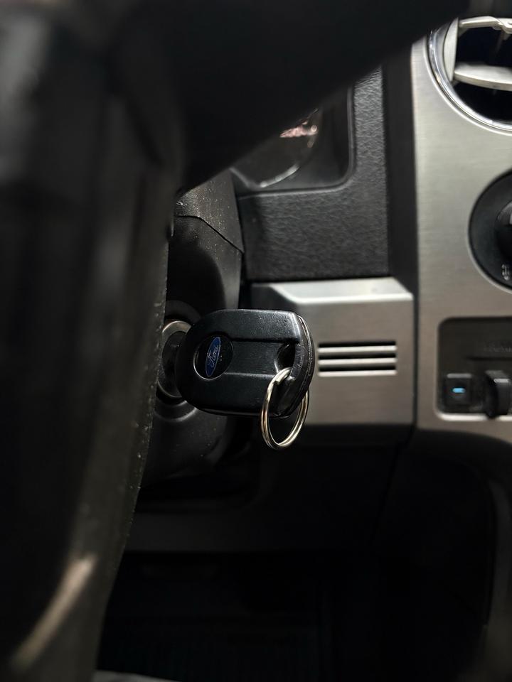 2014 Ford F-150 4WD SUPERCREW 145" LIMITED Photo