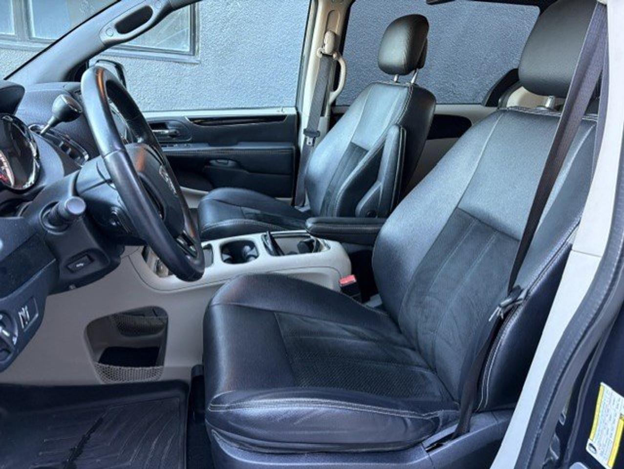 2014 Dodge Grand Caravan SXT 30th Anniversary LEATHER-NAVI-CAM-TV/DVD-P/DOORS-LOADED! Photo