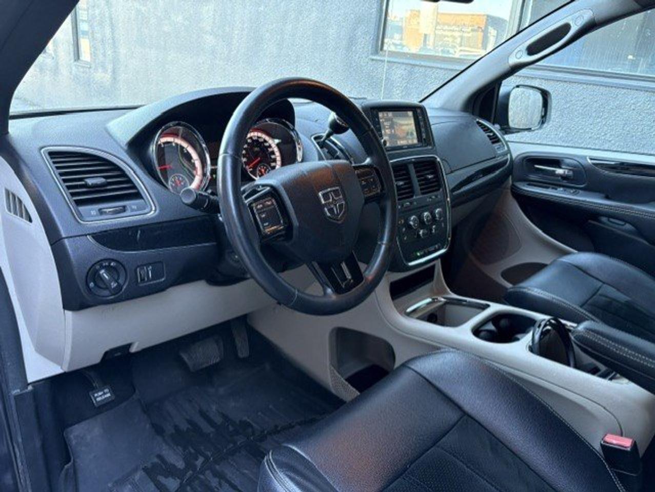 2014 Dodge Grand Caravan SXT 30th Anniversary LEATHER-NAVI-CAM-TV/DVD-P/DOORS-LOADED! Photo