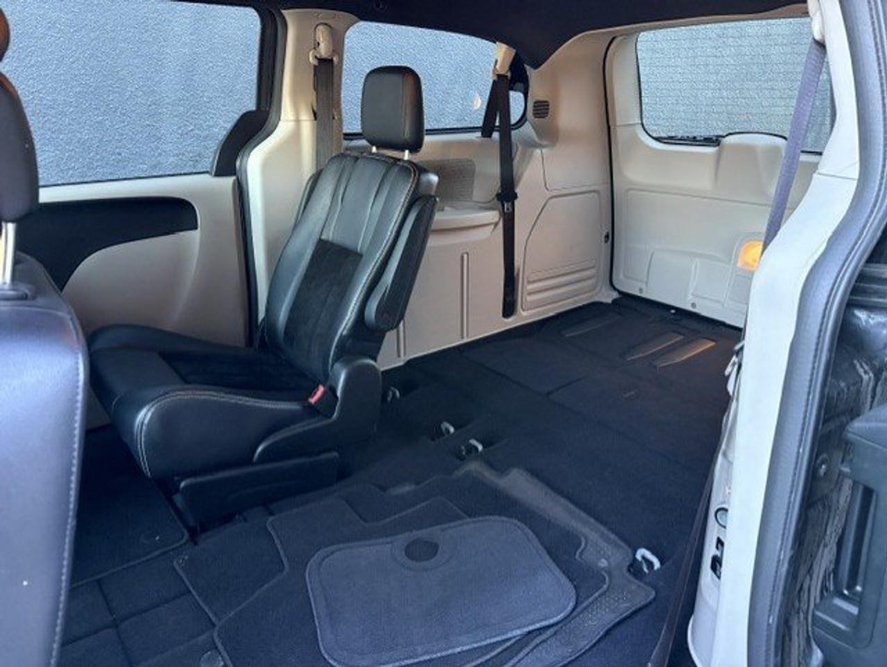 2014 Dodge Grand Caravan SXT 30th Anniversary LEATHER-NAVI-CAM-TV/DVD-P/DOORS-LOADED! Photo