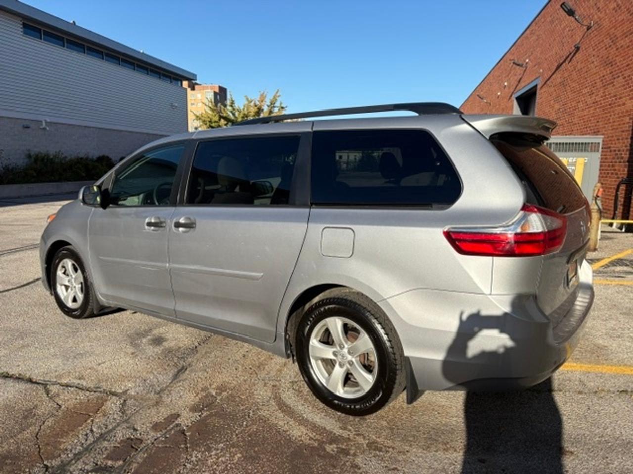 2017 Toyota Sienna ONLY 93,000KM-7 PASSENGER-CAMERA-1 OWNER-NO ACCIDENTS Photo